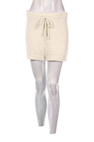 Damen Shorts Fashion nova, Größe S, Farbe Ecru, Preis 10,00 €