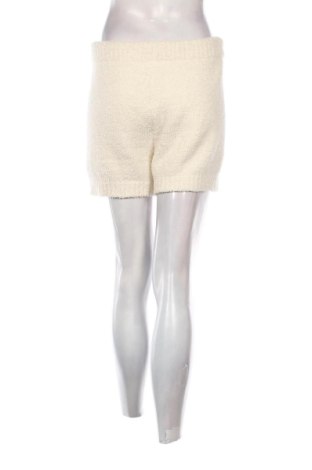 Damen Shorts Fashion nova, Größe S, Farbe Ecru, Preis 10,00 €