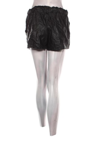 Pantaloni scurți de femei NEW COLLECTION, Mărime M, Culoare Negru, Preț 107,99 Lei