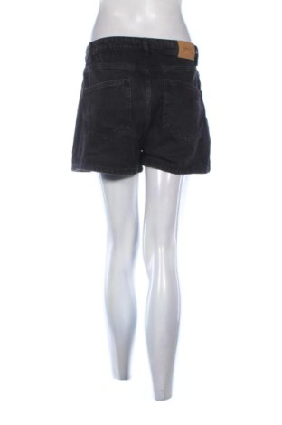 Дамски къс панталон ONLY, Размер M, Цвят Черен, Цена 8,63 €