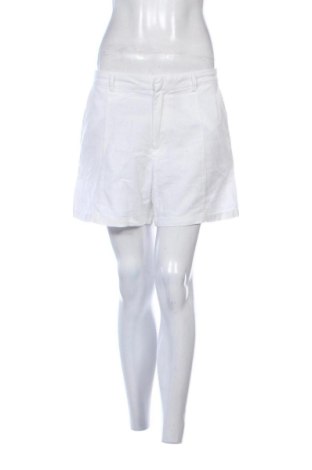 Pantaloni scurți de femei Pull&Bear, Mărime M, Culoare Alb, Preț 31,28 Lei