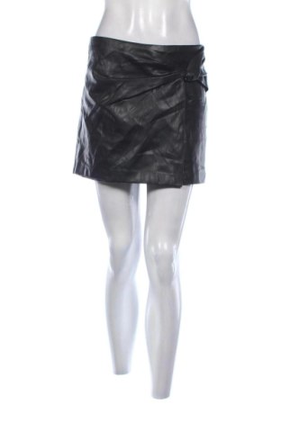 Pantaloni scurți de femei Stradivarius, Mărime M, Culoare Negru, Preț 60,99 Lei