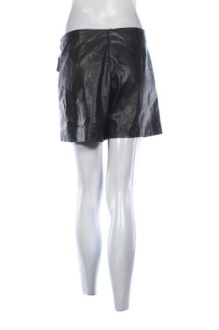 Pantaloni scurți de femei Stradivarius, Mărime M, Culoare Negru, Preț 60,99 Lei