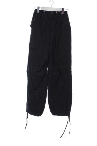 Γυναικείο παντελόνι Bershka, Μέγεθος XS, Χρώμα Μαύρο, Τιμή 12,99 €, #136105001