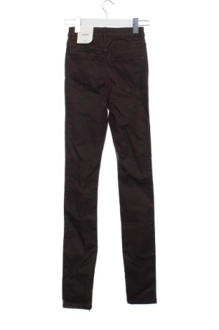 Дамски панталон Cropp, Размер XXS, Цвят Лилав, Цена 14,23 €