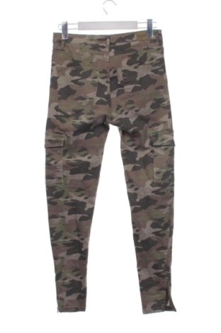 Pantaloni de femei Pull&Bear, Mărime M, Culoare Multicolor, Preț 32,99 Lei