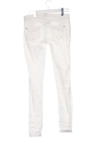 Γυναικείο παντελόνι Bershka, Μέγεθος S, Χρώμα Λευκό, Τιμή 15,00 €
