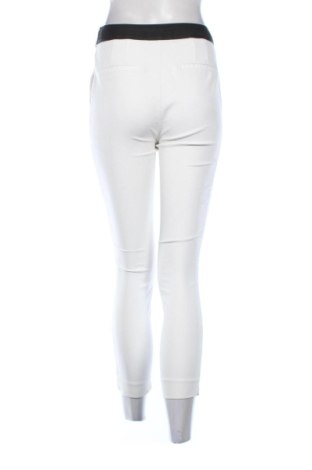 Pantaloni de femei Zara, Mărime M, Culoare Alb, Preț 76,14 Lei