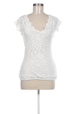 Dámský top Gina Tricot, Velikost M, Barva Bílá, Cena  397,00 Kč