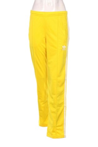 Pantaloni trening de femei Adidas Originals, Mărime M, Culoare Galben, Preț 129,99 Lei