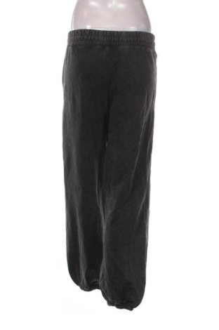 Damen Sporthose Bershka, Größe M, Farbe Grau, Preis 30,99 €