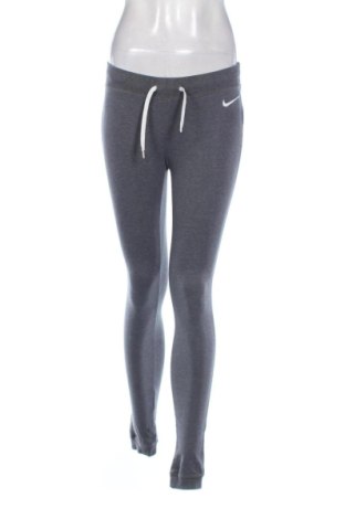 Pantaloni trening de femei Nike, Mărime S, Culoare Gri, Preț 108,96 Lei