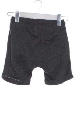 Kinder Shorts Kiabi, Größe 5-6y/ 116-122 cm, Farbe Grau, Preis 15,99 €
