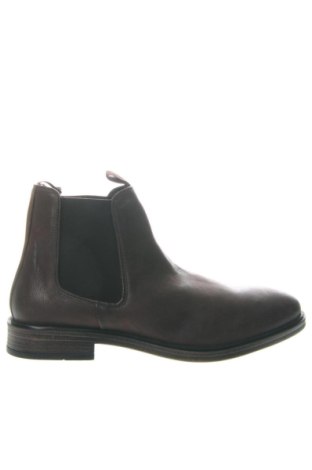 Férfi cipők
 Pier One, Méret 45, Szín Barna, Ár 27 669 Ft