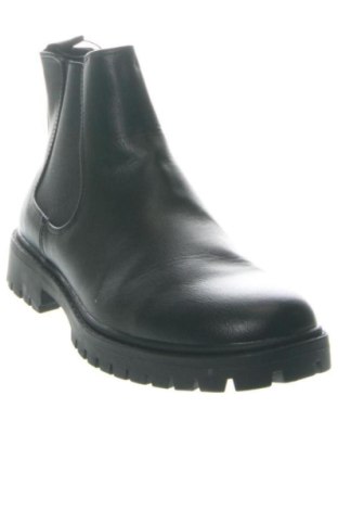 Férfi cipők
 Pier One, Méret 39, Szín Fekete, Ár 19 749 Ft