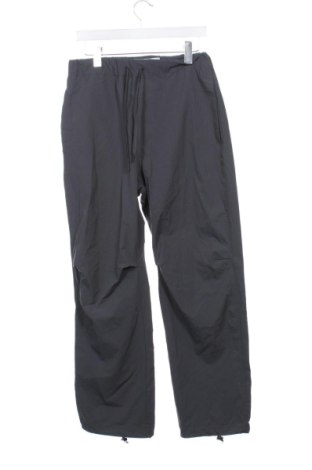 Pantaloni de bărbați Bershka, Mărime S, Culoare Gri, Preț 123,99 Lei