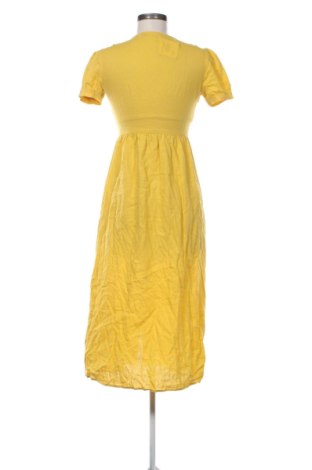 Рокля Bershka, Размер S, Цвят Жълт, Цена 17,00 €