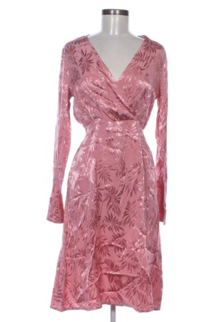 Рокля Boohoo, Размер S, Цвят Пепел от рози, Цена 21,24 €