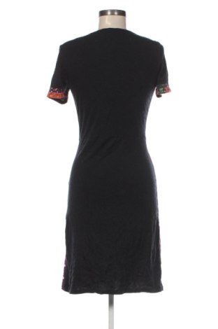 Рокля Desigual, Размер M, Цвят Многоцветен, Цена 42,43 €