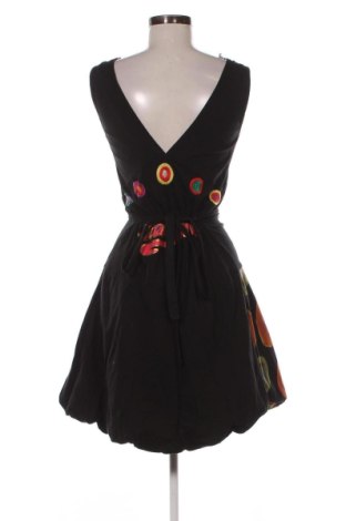 Рокля Desigual, Размер M, Цвят Многоцветен, Цена 42,01 €