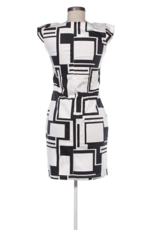 Sukienka Fashion House, Rozmiar M, Kolor Kolorowy, Cena 107,17 zł