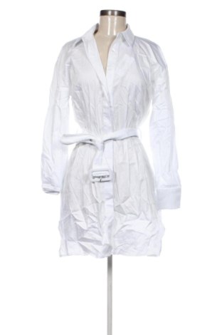 Ruha Guess, Méret M, Szín Fehér, Ár 55 749 Ft