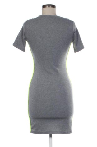 Рокля H&M Divided, Размер S, Цвят Многоцветен, Цена 20,45 €