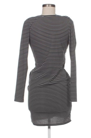 Kleid Pretty Little Thing, Größe M, Farbe Mehrfarbig, Preis 20,00 €