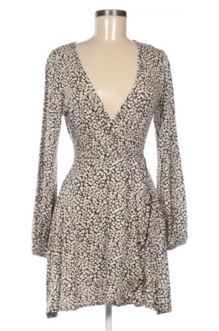 Kleid Pull&Bear, Größe M, Farbe Mehrfarbig, Preis 20,00 €