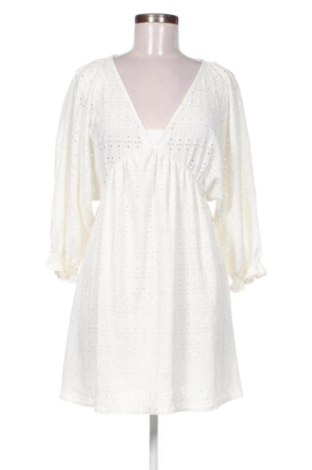 Kleid Pull&Bear, Größe M, Farbe Weiß, Preis € 19,97