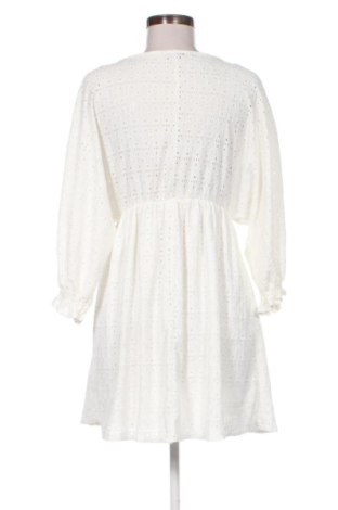 Kleid Pull&Bear, Größe M, Farbe Weiß, Preis € 19,97