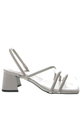 Sandale Reserved, Mărime 36, Culoare Bej, Preț 109,48 Lei