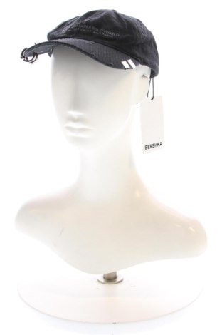 Шапка Bershka, Цвят Черен, Цена 11,24 €