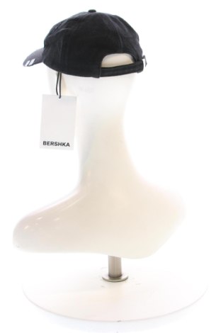 Шапка Bershka, Цвят Черен, Цена 11,24 €