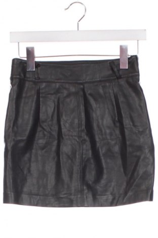 Кожена пола Bershka, Размер XS, Цвят Черен, Цена 2,04 €