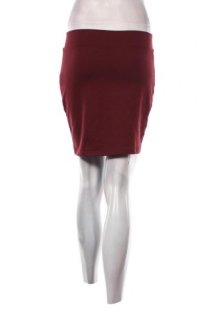 Пола Bershka, Размер M, Цвят Червен, Цена 2,04 €