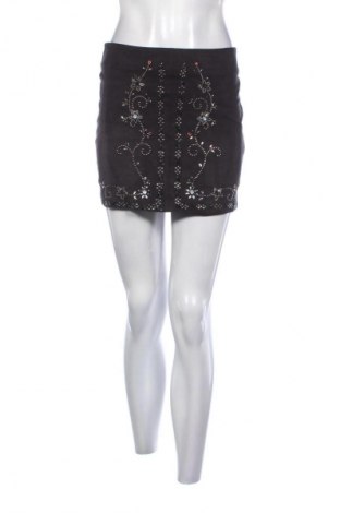 Пола Bershka, Размер S, Цвят Черен, Цена 7,15 €