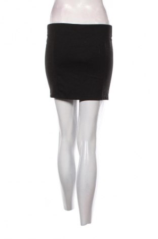 Пола Blanco, Размер M, Цвят Черен, Цена 2,04 €