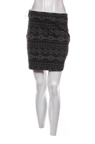 Пола Fb Sister, Размер L, Цвят Многоцветен, Цена 2,04 €