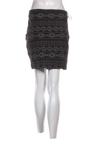 Пола Fb Sister, Размер L, Цвят Многоцветен, Цена 2,04 €