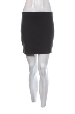 Пола H&M, Размер S, Цвят Черен, Цена 2,04 €