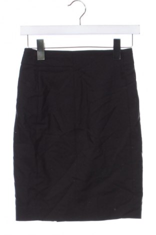 Пола H&M, Размер XS, Цвят Черен, Цена 2,04 €