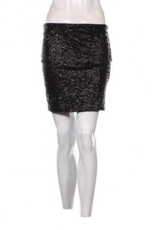 Пола H&M Divided, Размер S, Цвят Черен, Цена 2,04 €