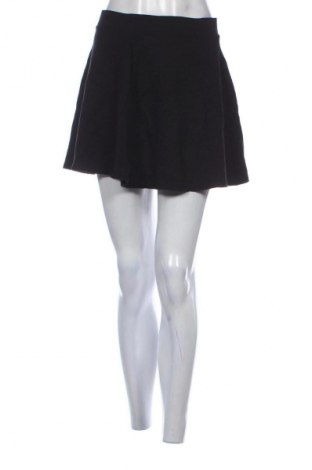 Пола H&M Divided, Размер S, Цвят Черен, Цена 2,04 €