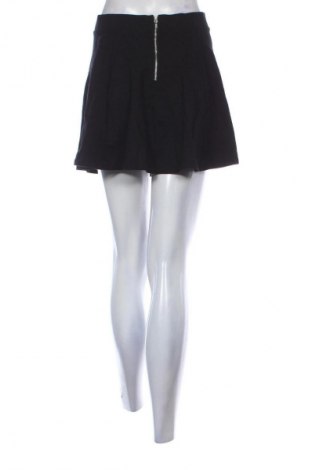 Пола H&M Divided, Размер S, Цвят Черен, Цена 2,04 €