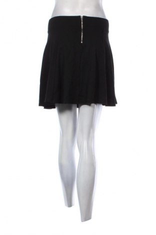 Пола H&M Divided, Размер S, Цвят Черен, Цена 2,04 €