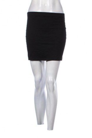 Пола H&M Divided, Размер S, Цвят Черен, Цена 2,04 €