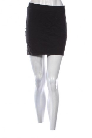 Пола H&M Divided, Размер S, Цвят Черен, Цена 2,04 €