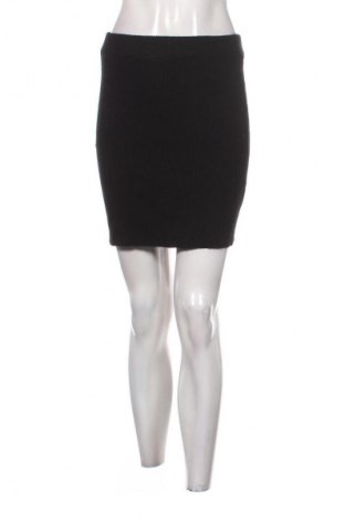 Пола Janina, Размер M, Цвят Черен, Цена 2,04 €