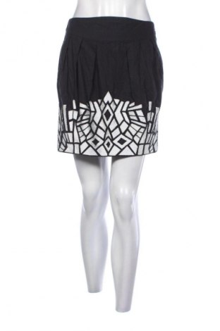 Пола Mango, Размер M, Цвят Черен, Цена 4,60 €